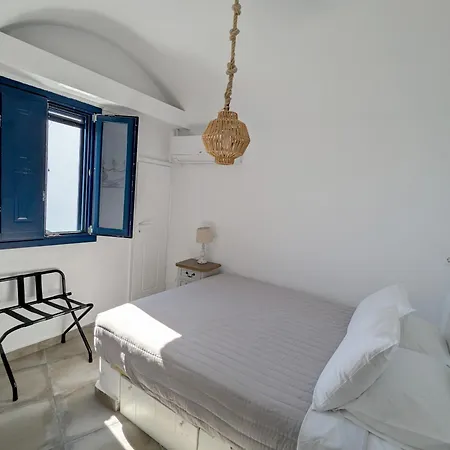 Oia's Secret Villa Ia